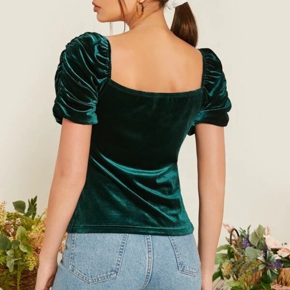 ✨Host Pick✨Green Velvet Sweetheart Top in L and XL - Picture 2 of 3